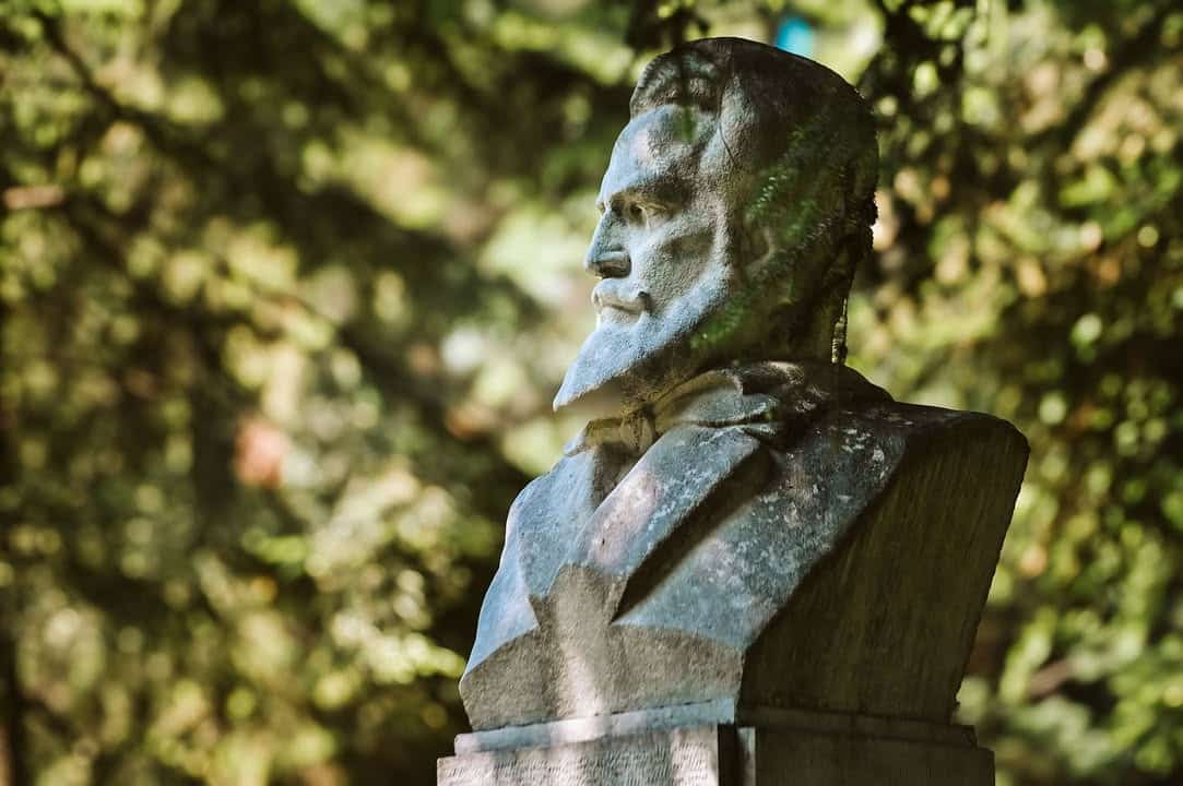 Ботев Пловдив почете паметта на Христо Ботев с полагане на венци и цветя на паметниците му