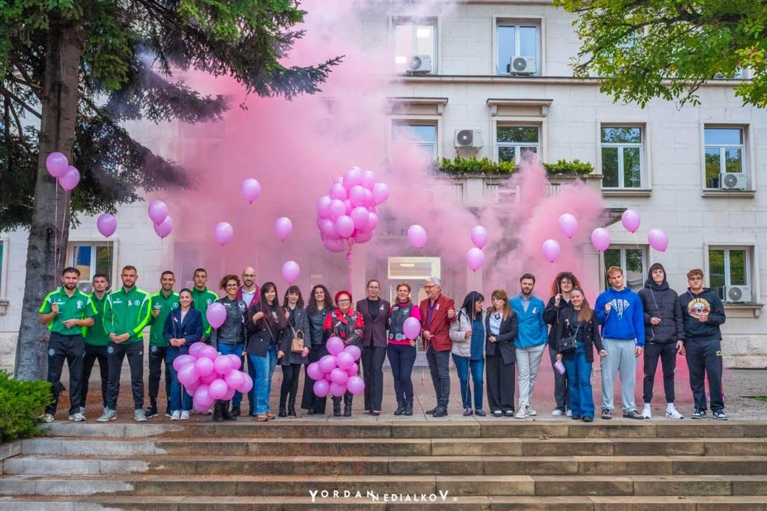 Ботев Враца се включи в кампанията „Розов октомври“ в подкрепа на жените с рак на гърдата