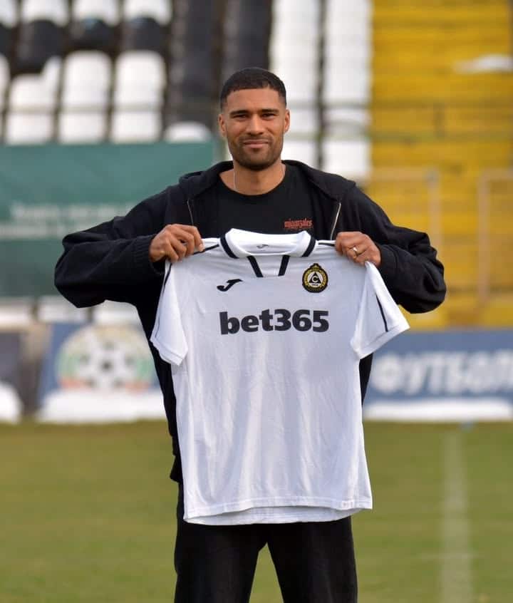 Славия привлече Дейвид Малембана и завръща Владимир Медвед в отбора