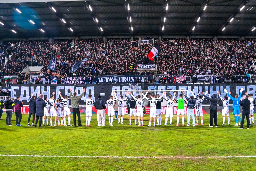 Локомотив (Пловдив) достигна 1/2-финалите за Купата на България с подкрепата на невероятни фенове