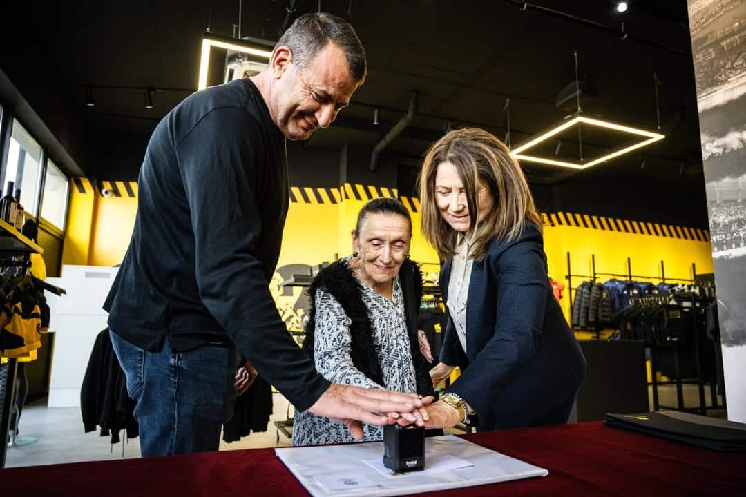 Увековечаването на Динко Дерменджиев – Чико с пощенска марка на Ботев Пловдив